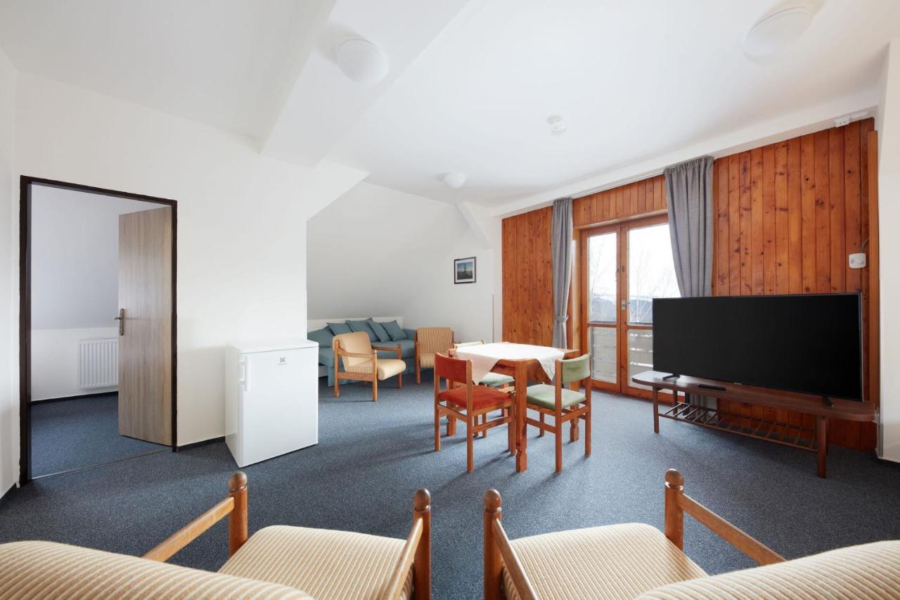 Profamily Hotel Top Бенецко Экстерьер фото