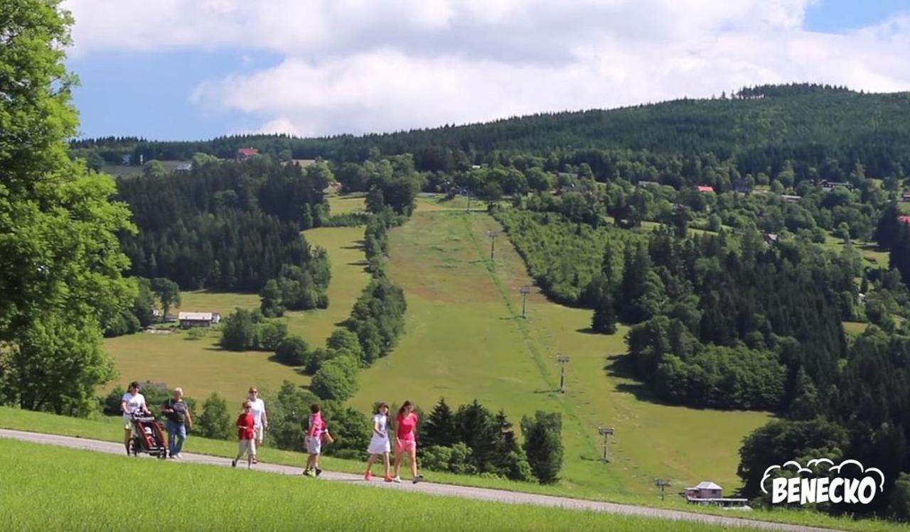 Profamily Hotel Top Бенецко Экстерьер фото